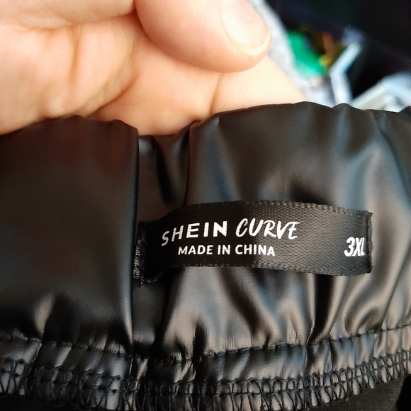 Shein faux leather leggings - Picture 7 of 7